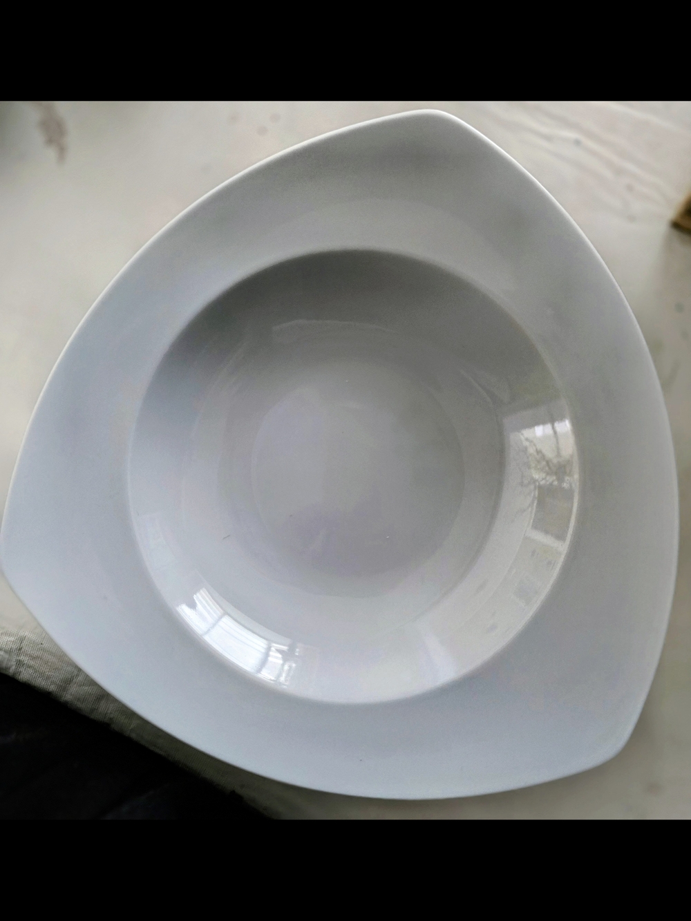 Modern White Triangular Ceramic Serving Bowls 4 Piece New By Thomas Germany